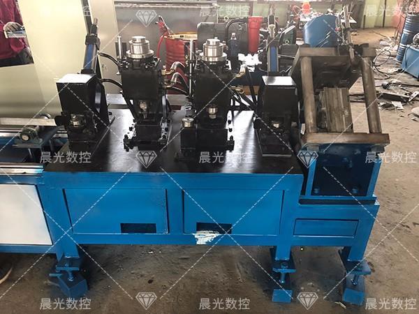 角鋼沖孔機出現(xiàn)噪音怎么辦？